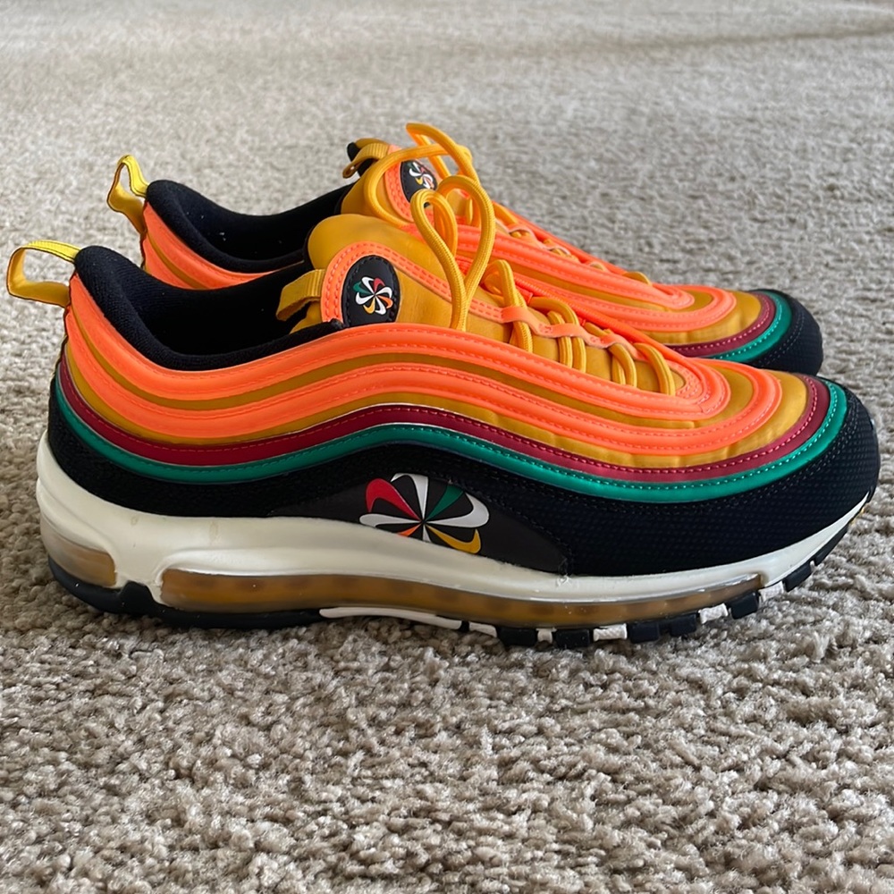 Nike Sunburst Air Max 97 size 9, GREAT condition
